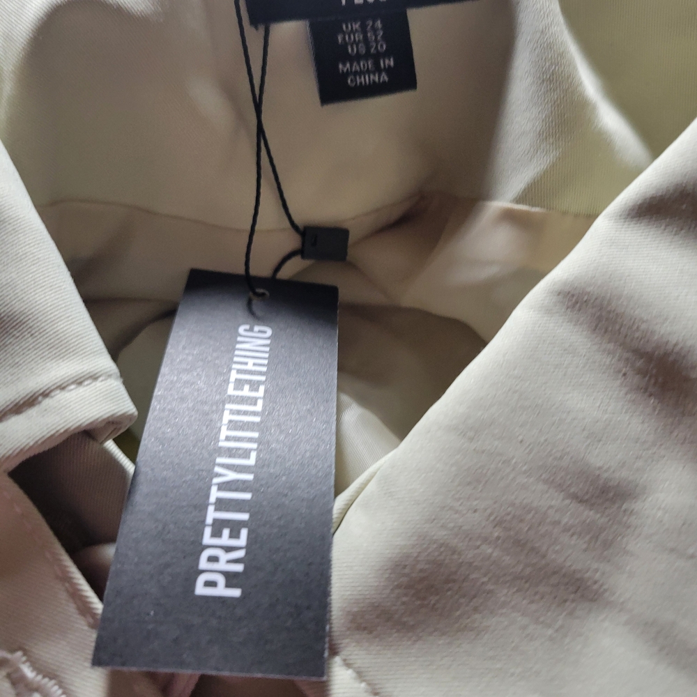 PrettyLittleThings Plus Cream Cropped Jacket - Picture 6 of 6